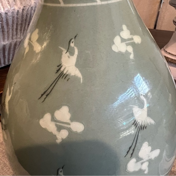 Rare Korean Celadon Jubyeong Vase with Incised Crane and Cloud Decoration - Picture 4 of 6